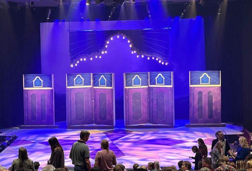 Rodgers &amp; Hammerstein&#39;s Cinderella - palace exterior look